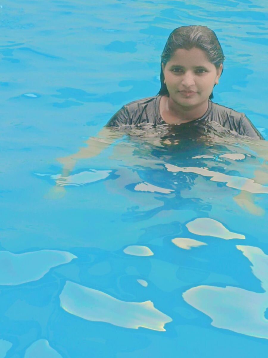 PRIYA-32 live cam model at StripChat