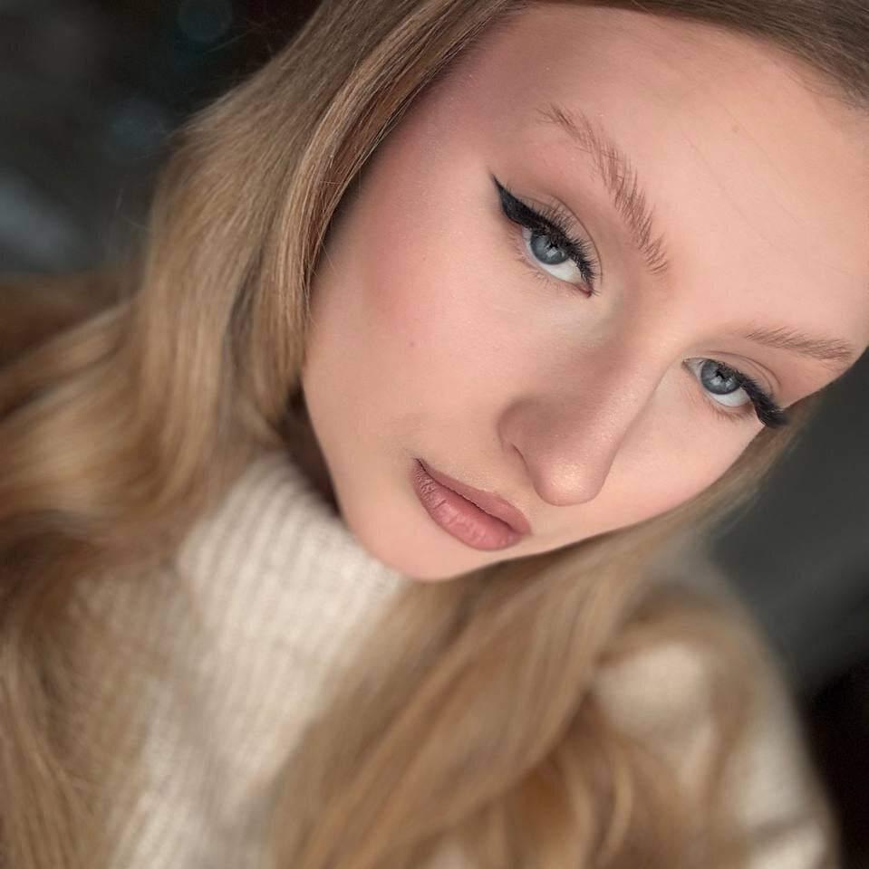 glamcambabes.com mitsukobaral livesex profile in white-hair cams