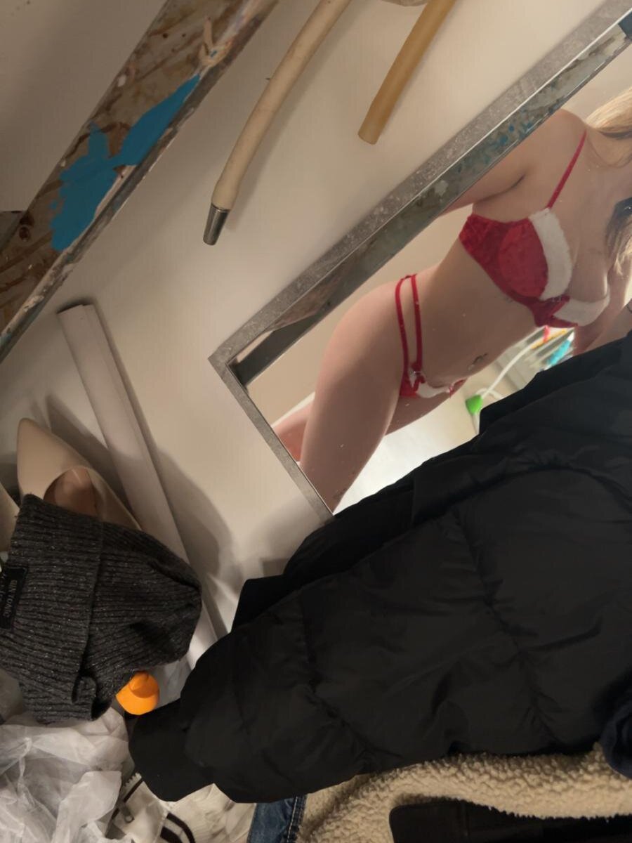 ademandjulia's Offline XXX Chat