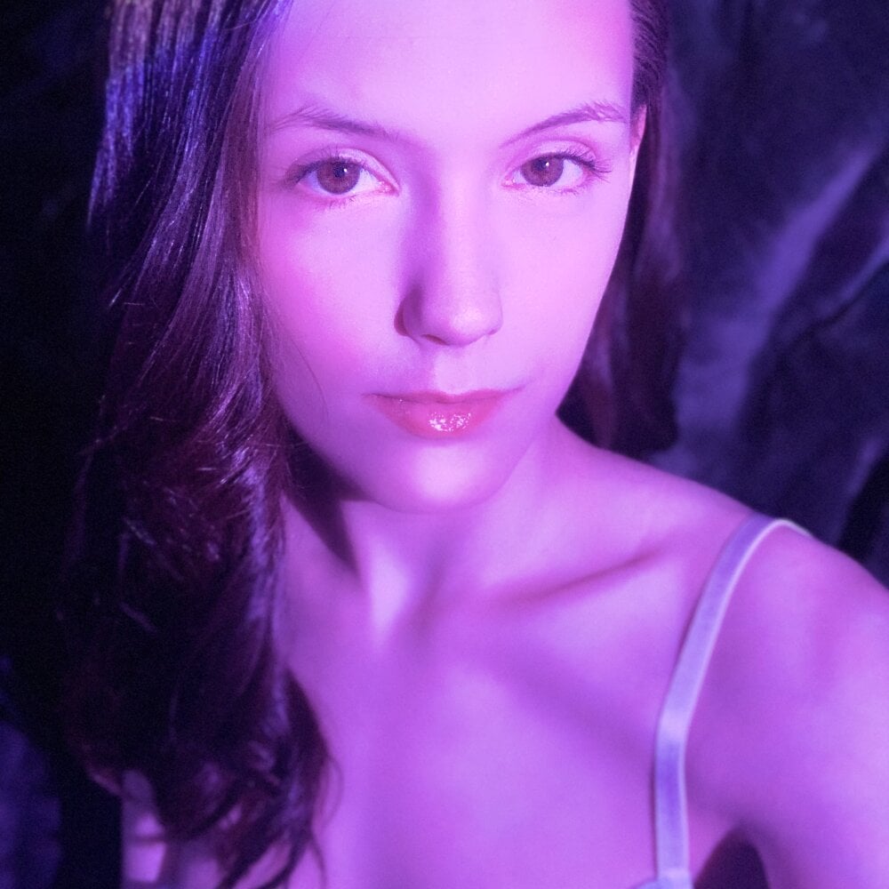slutty_summer live cam model at StripChat