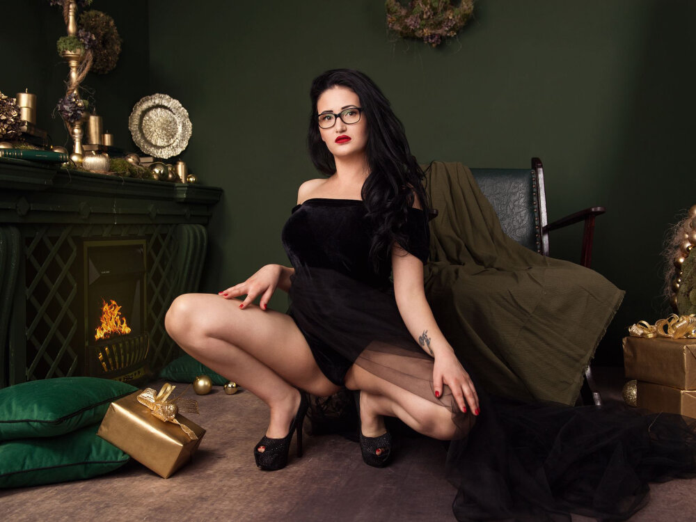 Live sex webcam photo for HellenDesire #289946044