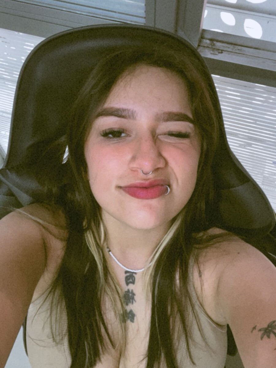 Annie_and_Hannie's Live XXX Chat