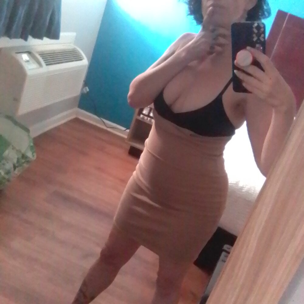 Watch Aquafina6869 live on cam on StripChat