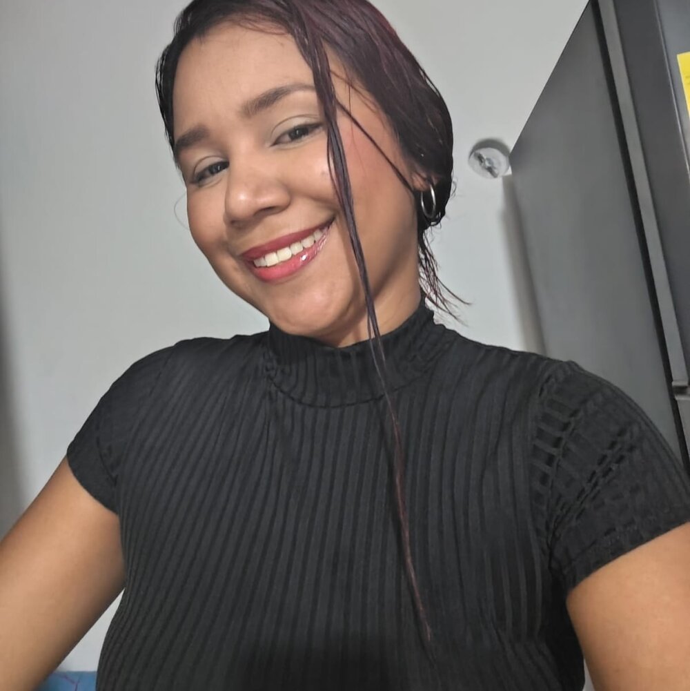 lucy_hairypussy83's Offline XXX Chat