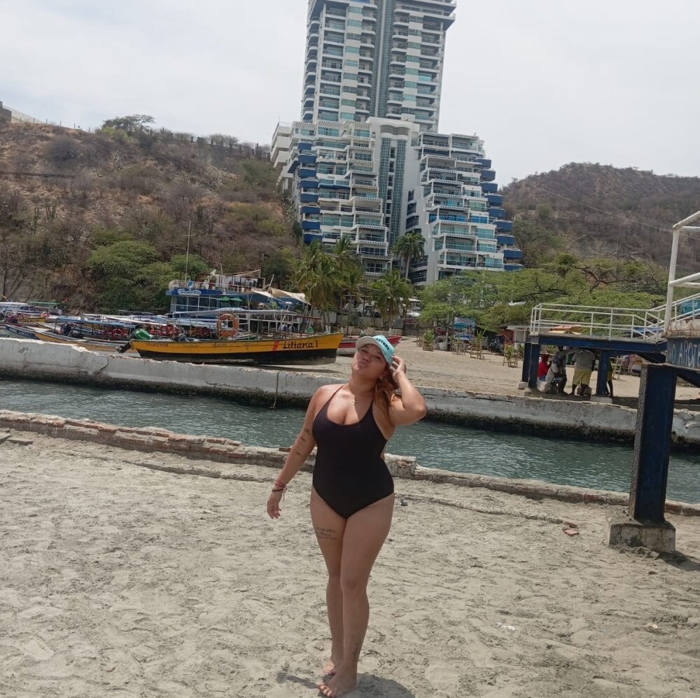 amateursex-livecam.com alanna_hot10 livesex profile in latino cams