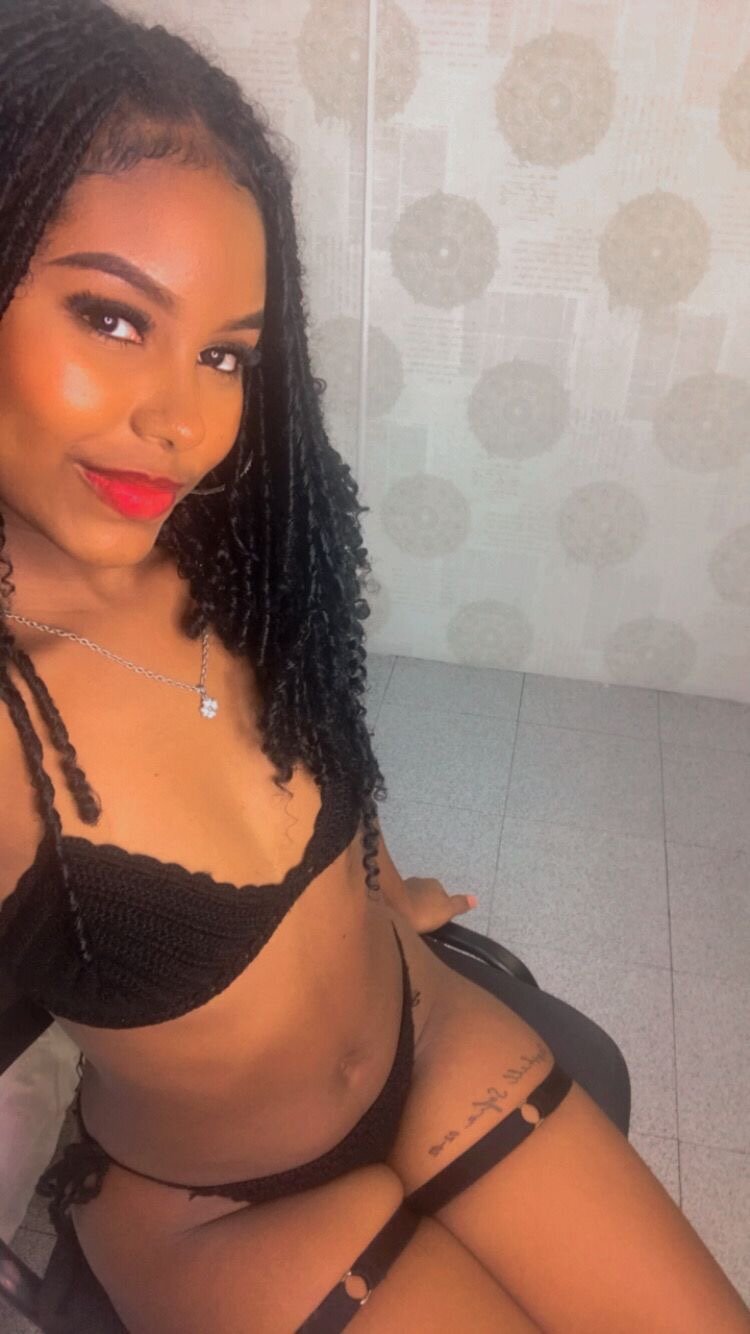Scarleth_hot77
