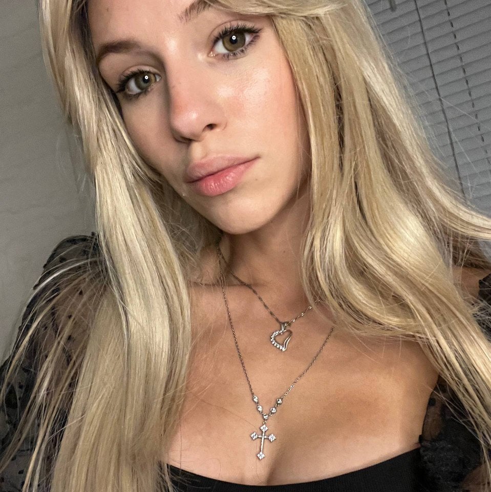free6cams.com jill_vill livesex profile in hiding-in-your-wifi cams