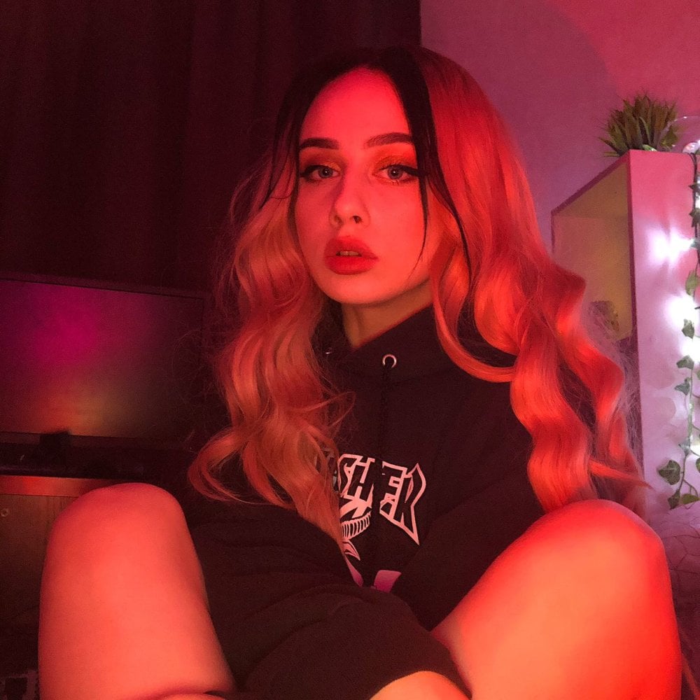 Mary_Jane_Smith's Offline Chat Room