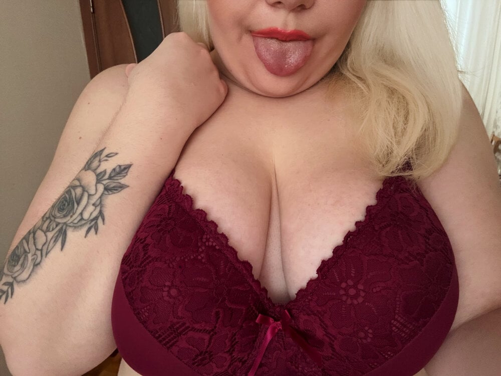 sexlivecamsites.com barbs_boobs livesex profile in new-girl-from-work cams