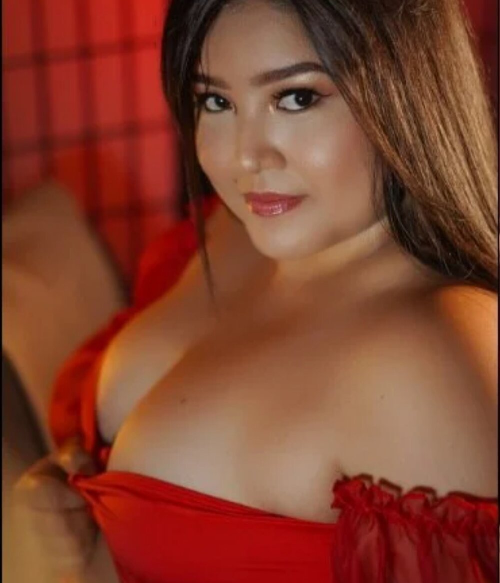 DianaGom live cam model at StripChat
