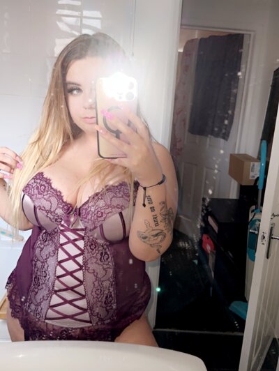 Kieraleeanne - Stripchat Girl 