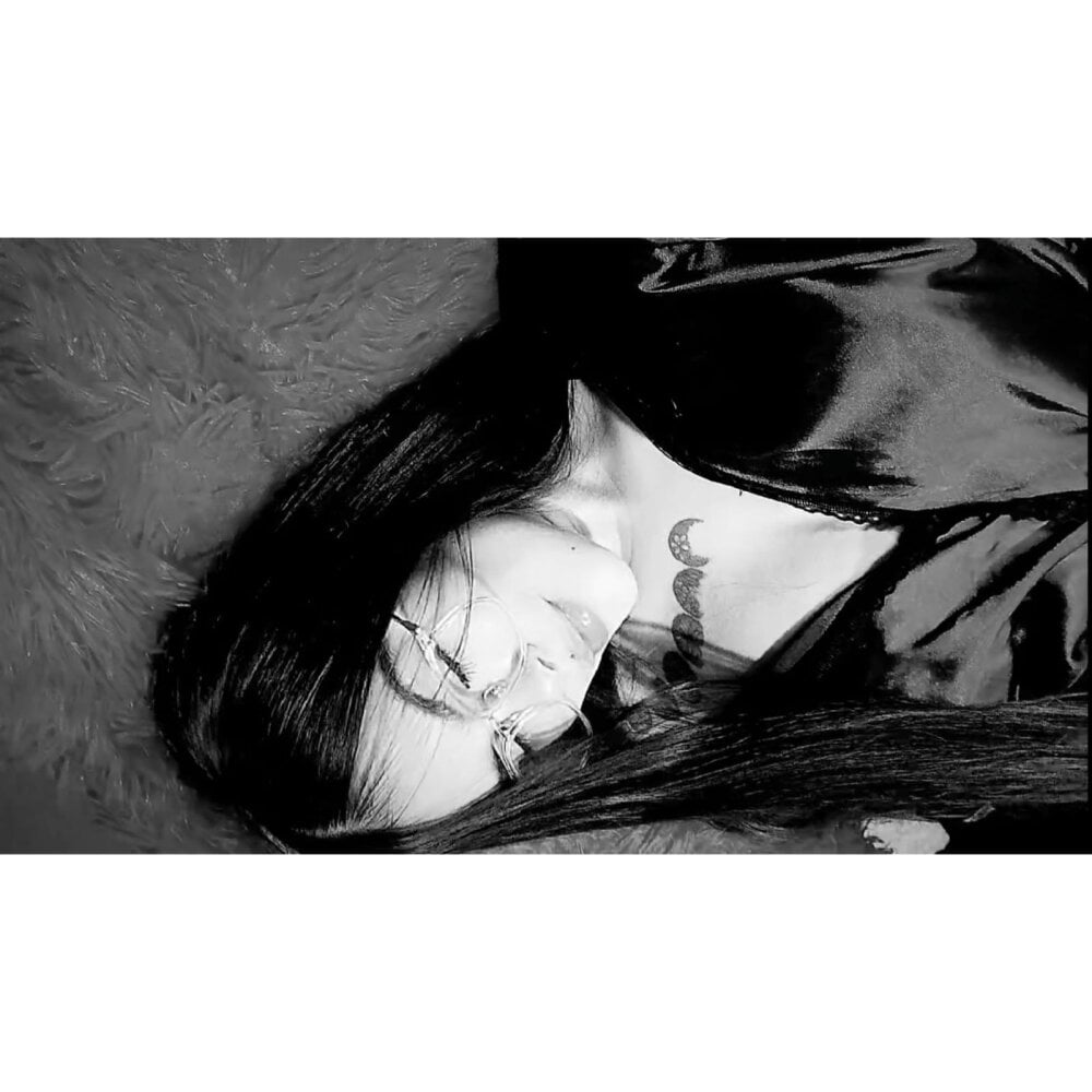 SalomeMendez_ live cam model at StripChat