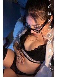 Kylie_Thoompson's Offline Chat Room