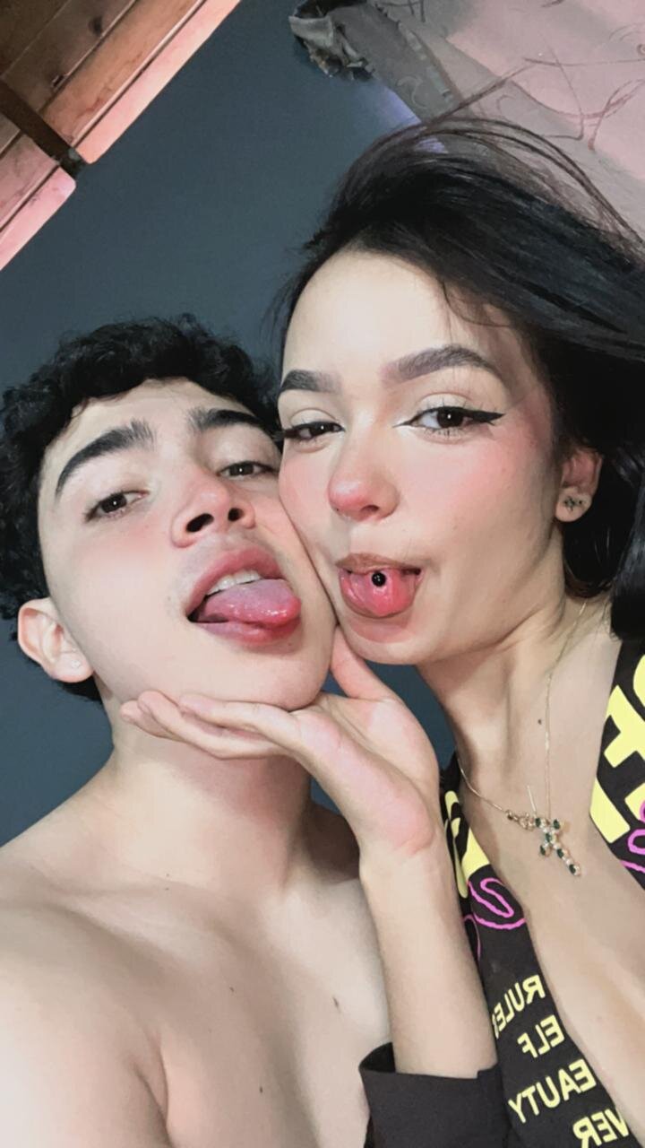 alexis_and_emily