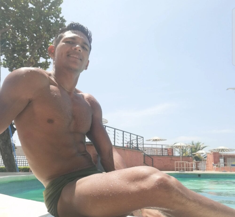 Live sex webcam photo for WhiteBlackB #289718434