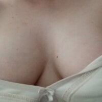 OfficialBinnaBunny Adlı Modelin Çevrimdışı Sohbet Odası