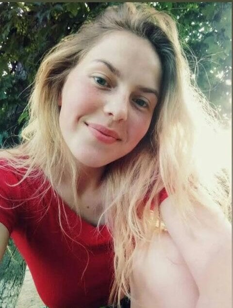 Melanie_gold profile