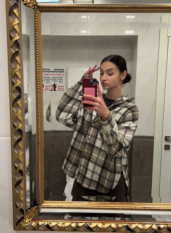 livesex.fan julia_laurents livesex profile in english cams