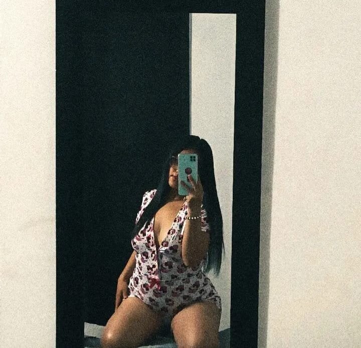 kiaaralenclos from stripchat