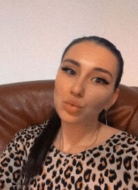 ariy_lynn's Offline Chat Room