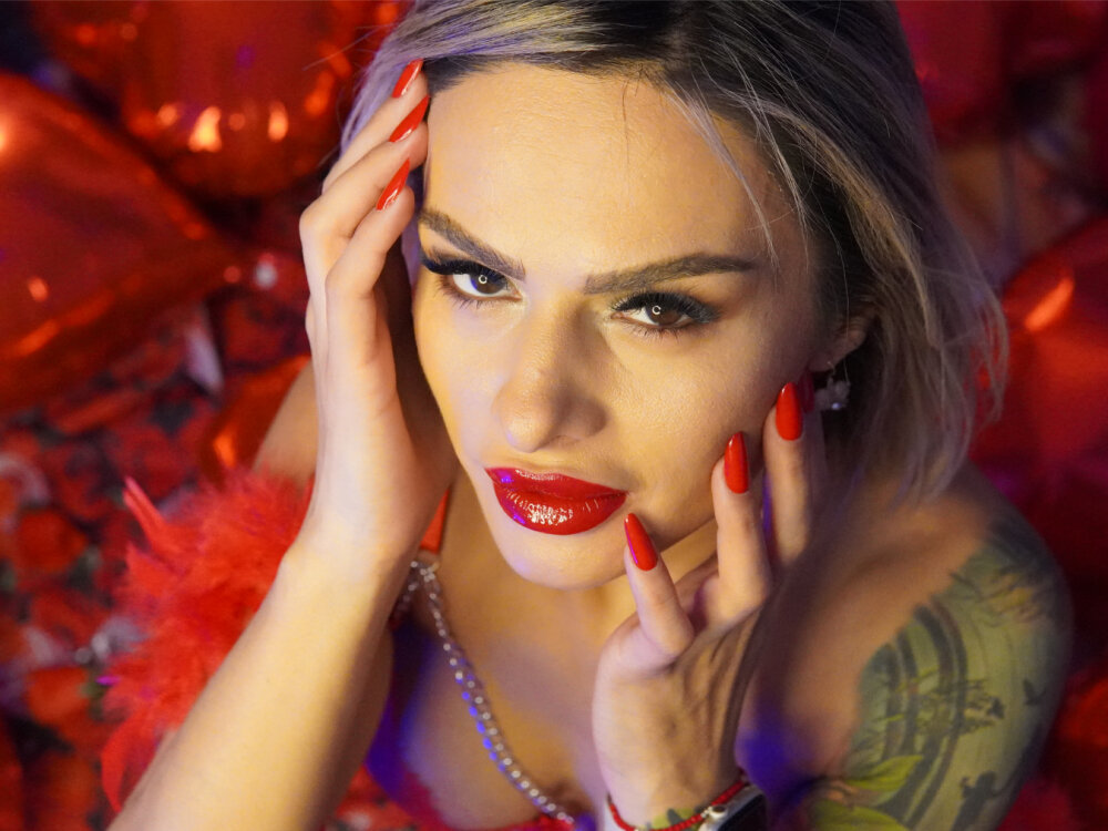 Live sex webcam photo for TiffanyMaze #290466522