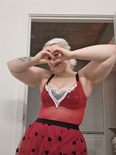 DROPPEDEADDAISY on StripChat
