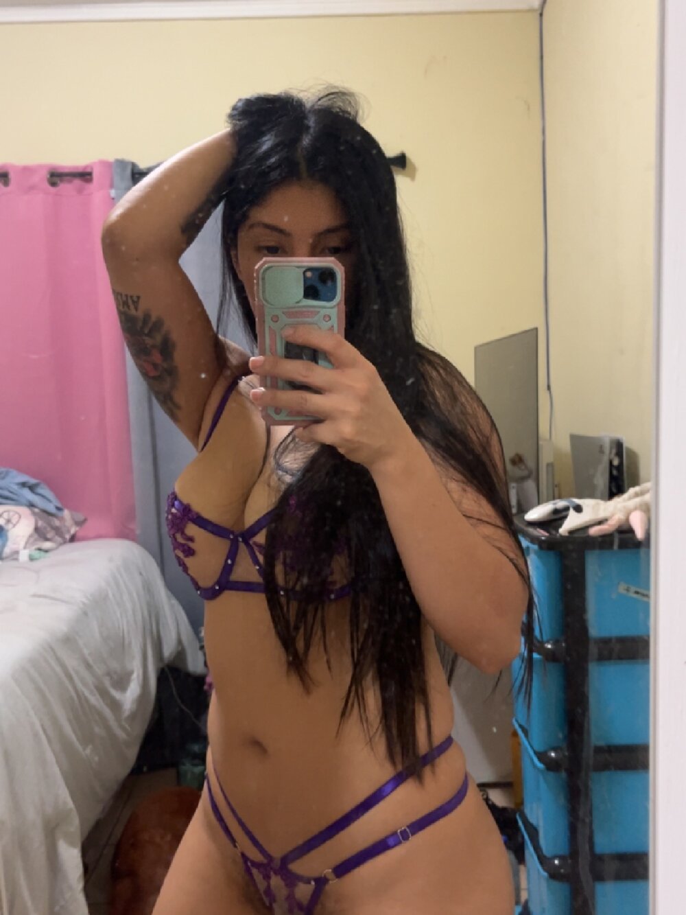 mia_gonzalez69's Offline XXX Chat