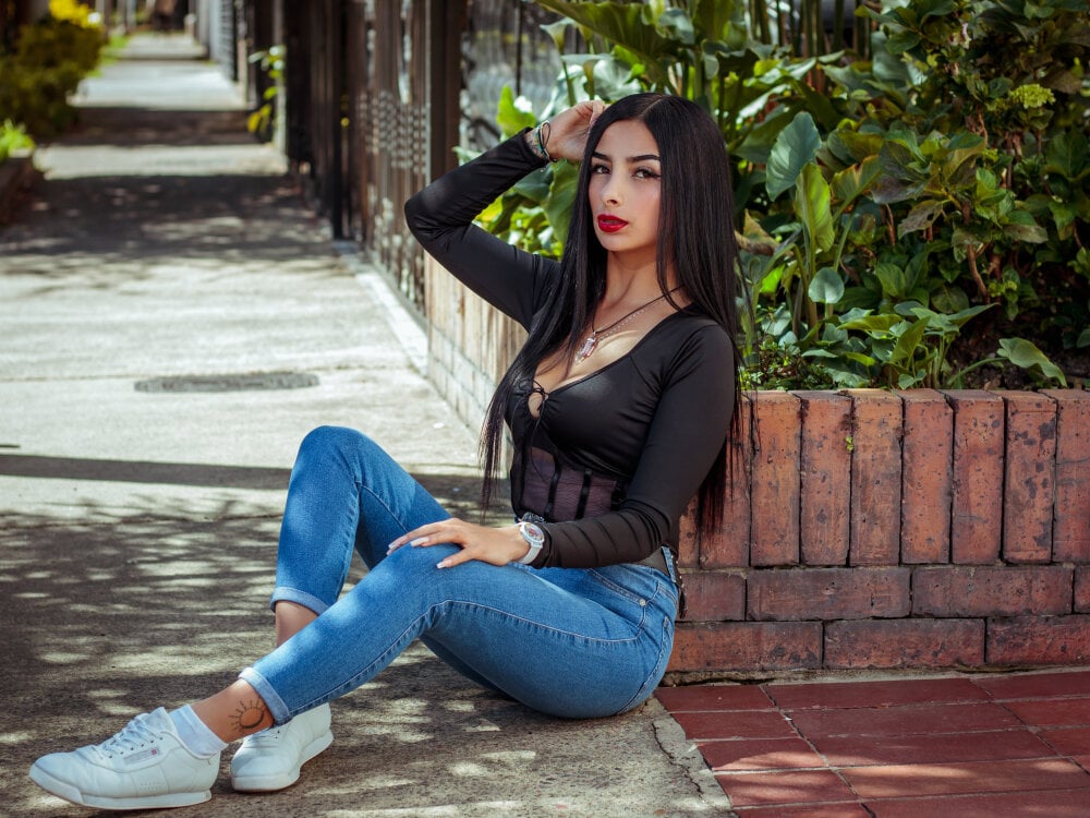sexcam3d.net Zoe_Luxxe livesex profile in white-hair cams