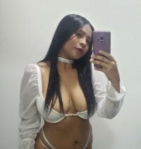dakota_tits19's Offline Chat Room