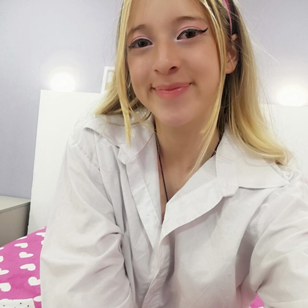 Live sex webcam photo for annie_blush2 #291116701