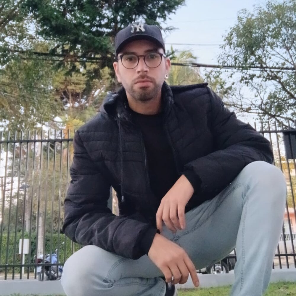 henriquecwb29 from stripchat