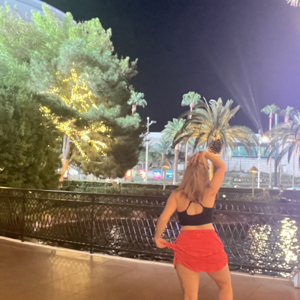 stripchat roseypinkx webcam profile pic via livesex.fan