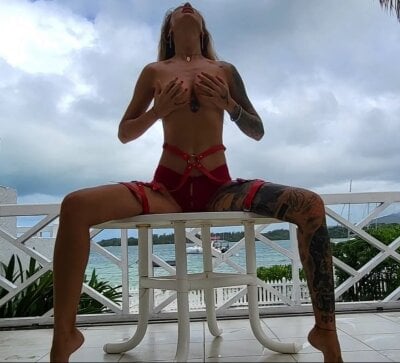 fineinara from stripchat