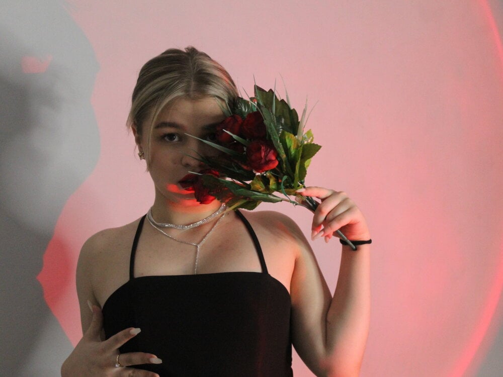 LoisHeston 🎷 live nude chat