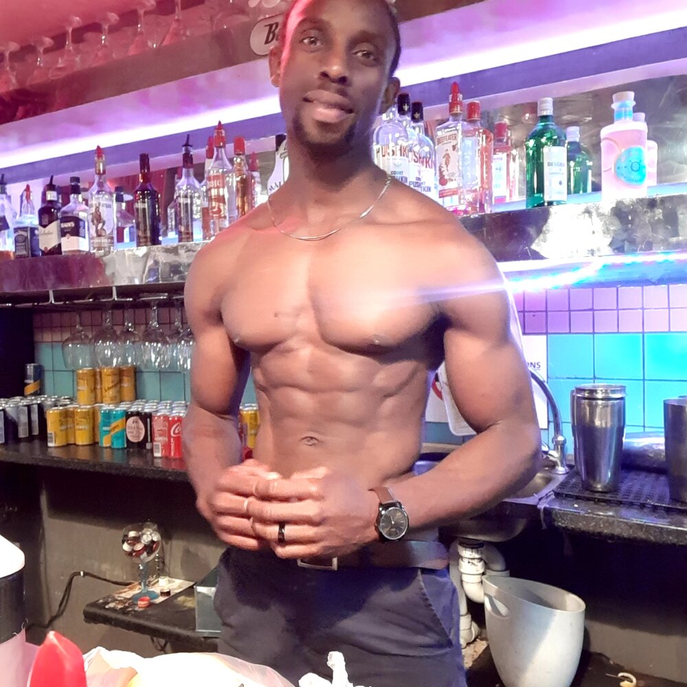 MIGHTY_MAGNUM live cam model at StripChat