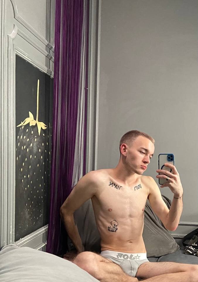 Watch  Roy_Owen live on StripChat