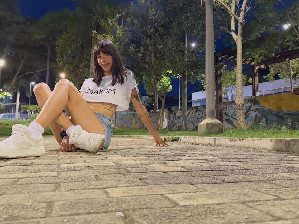 onaircams.com eimy_castle livesex profile in in-the-matrix-on-chaturbate cams