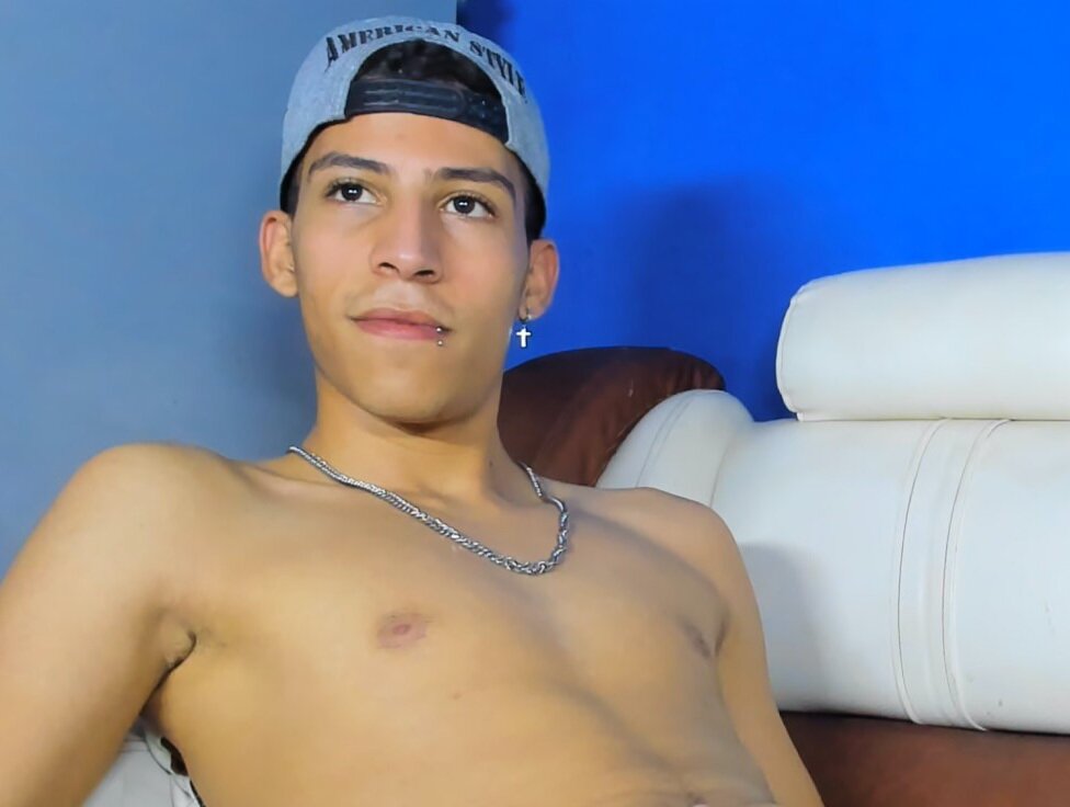 dilan_js' Offline XXX Chat