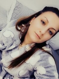 Slutty_Sophie's Offline Chat Room