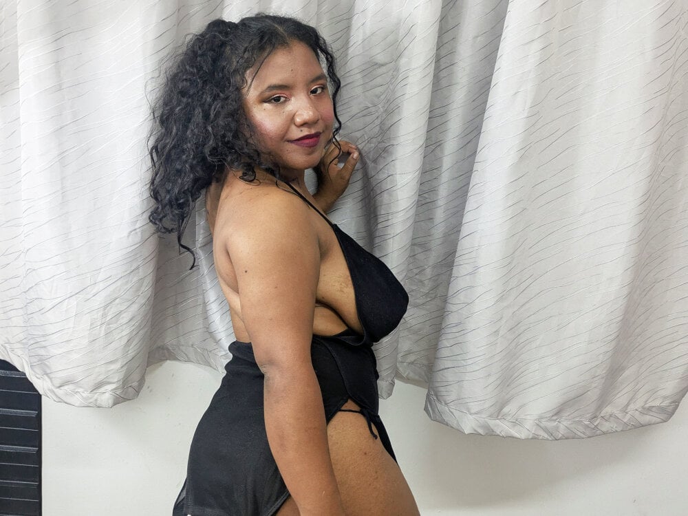 Zaira_Frost