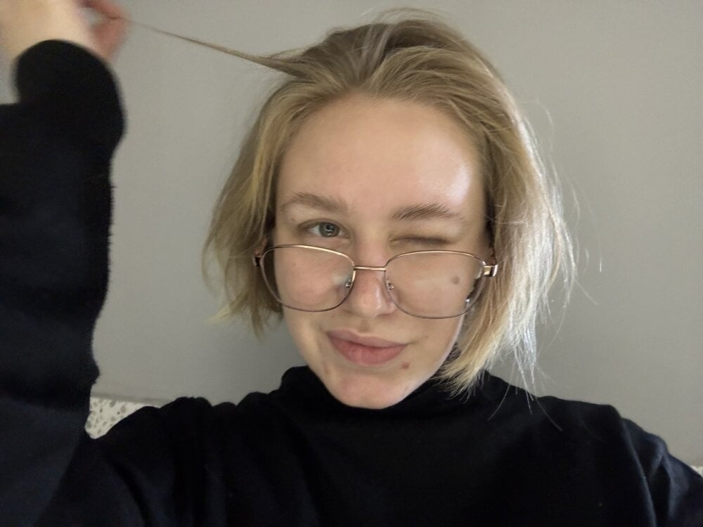 stripchat starsonthesky webcam profile pic via amateursex-livecam.com