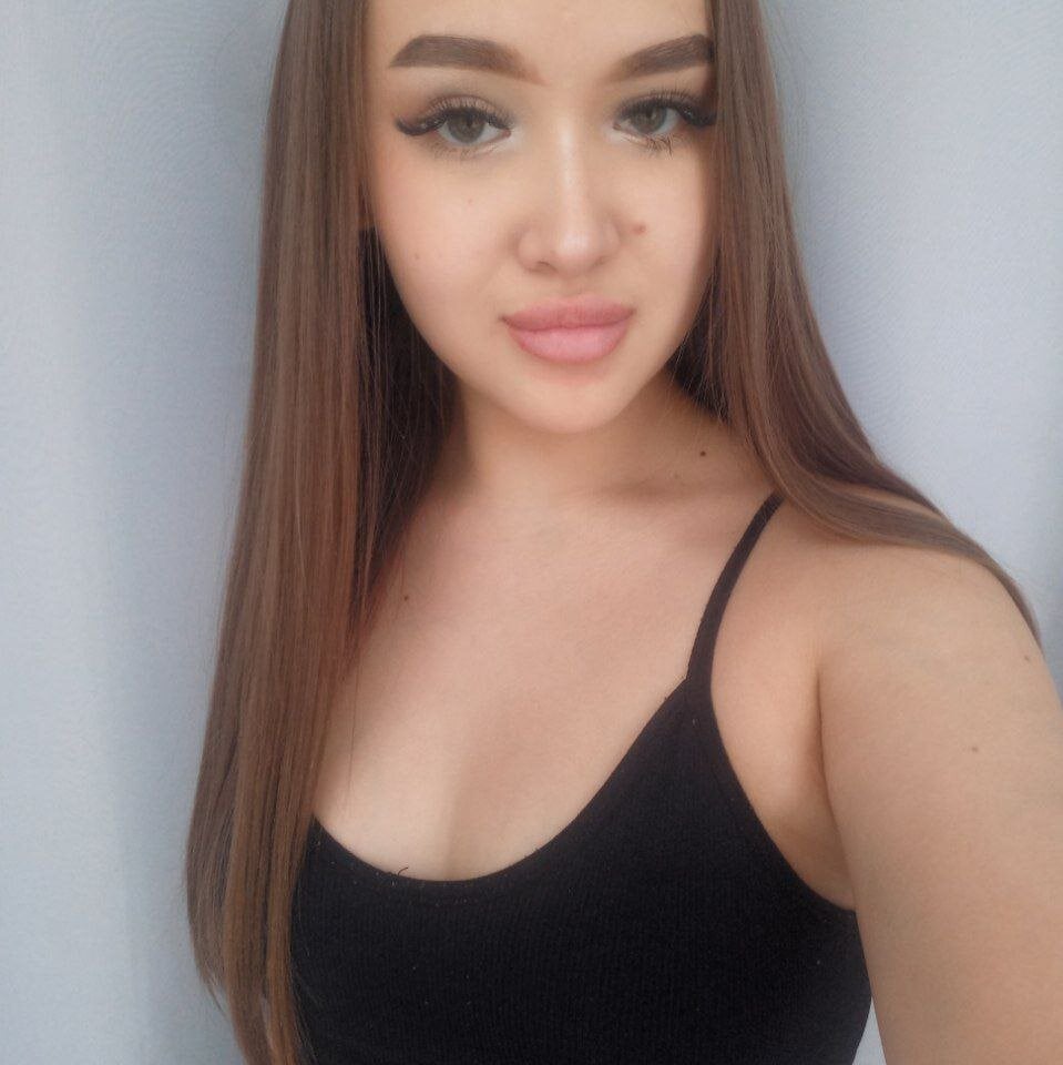Emi-Qween18's Offline Chat Room