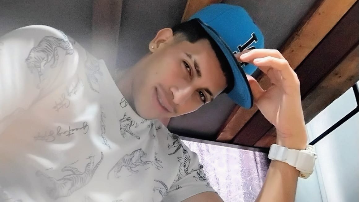 praty_boy_hot