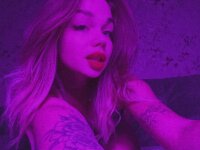 lamadeirraa's Offline Chat Room