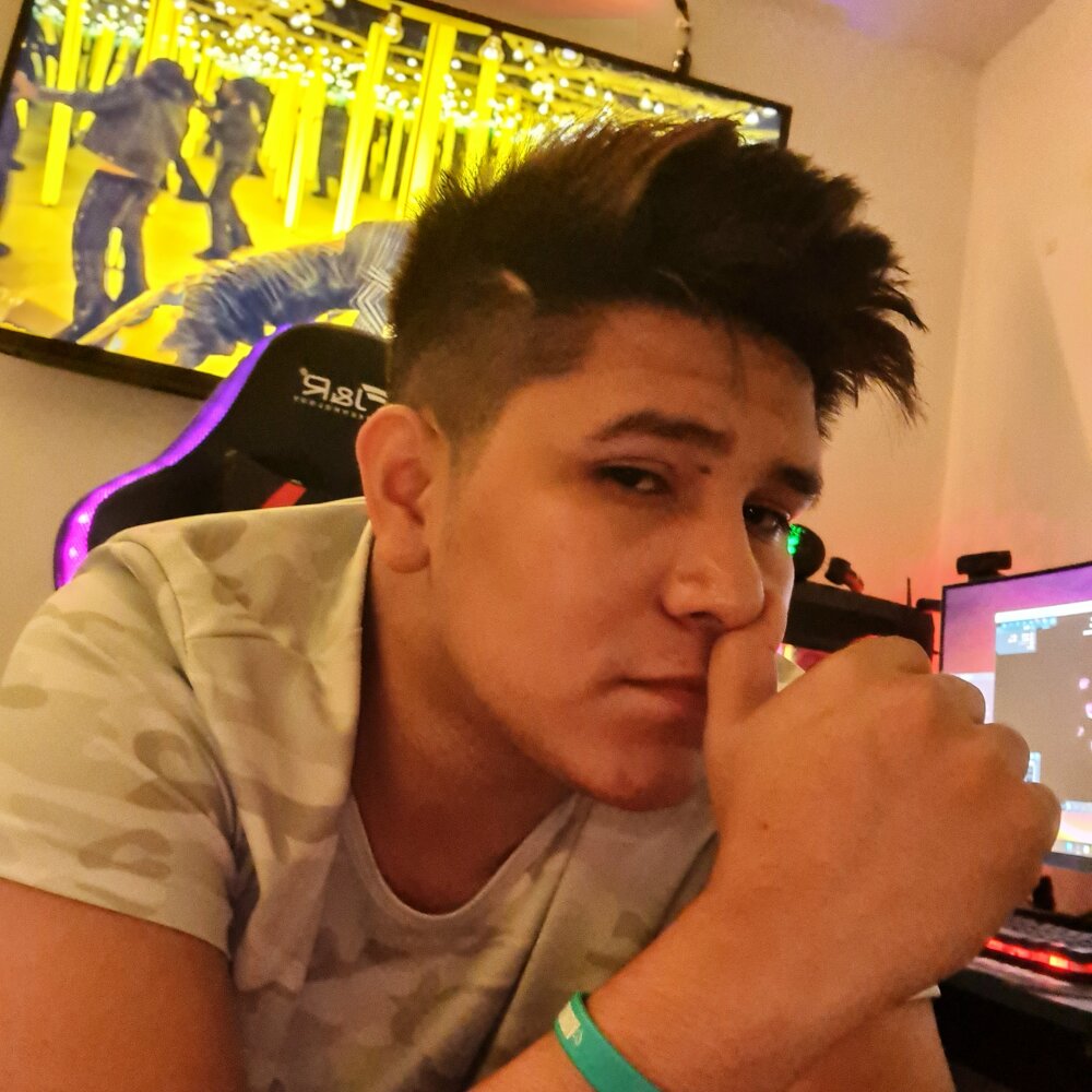 Live sex webcam photo for Gamer_David #290172858