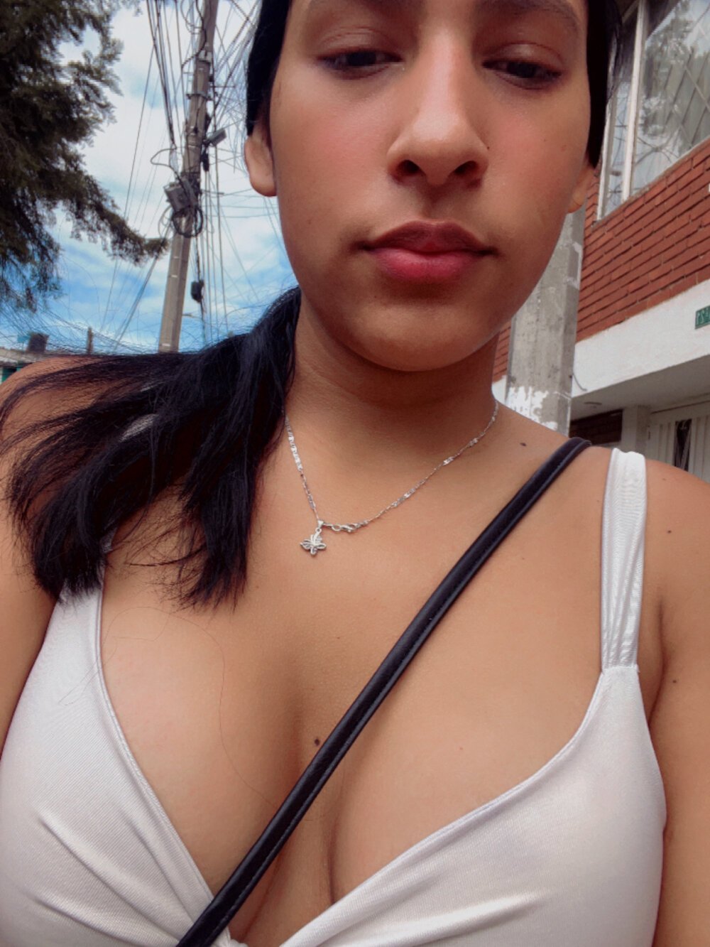Clarice_Horny's chat room