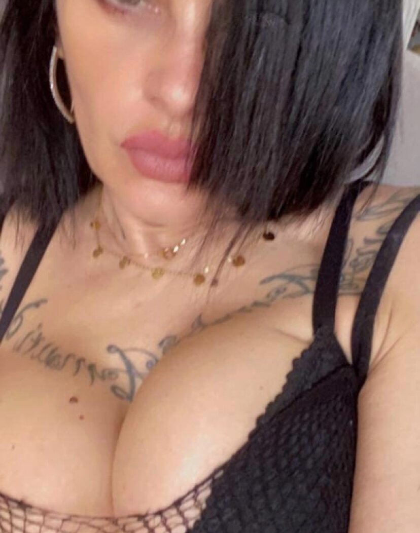 Modèle de Webcam Carminalove : Show porno gratuit en direct | Stripchat