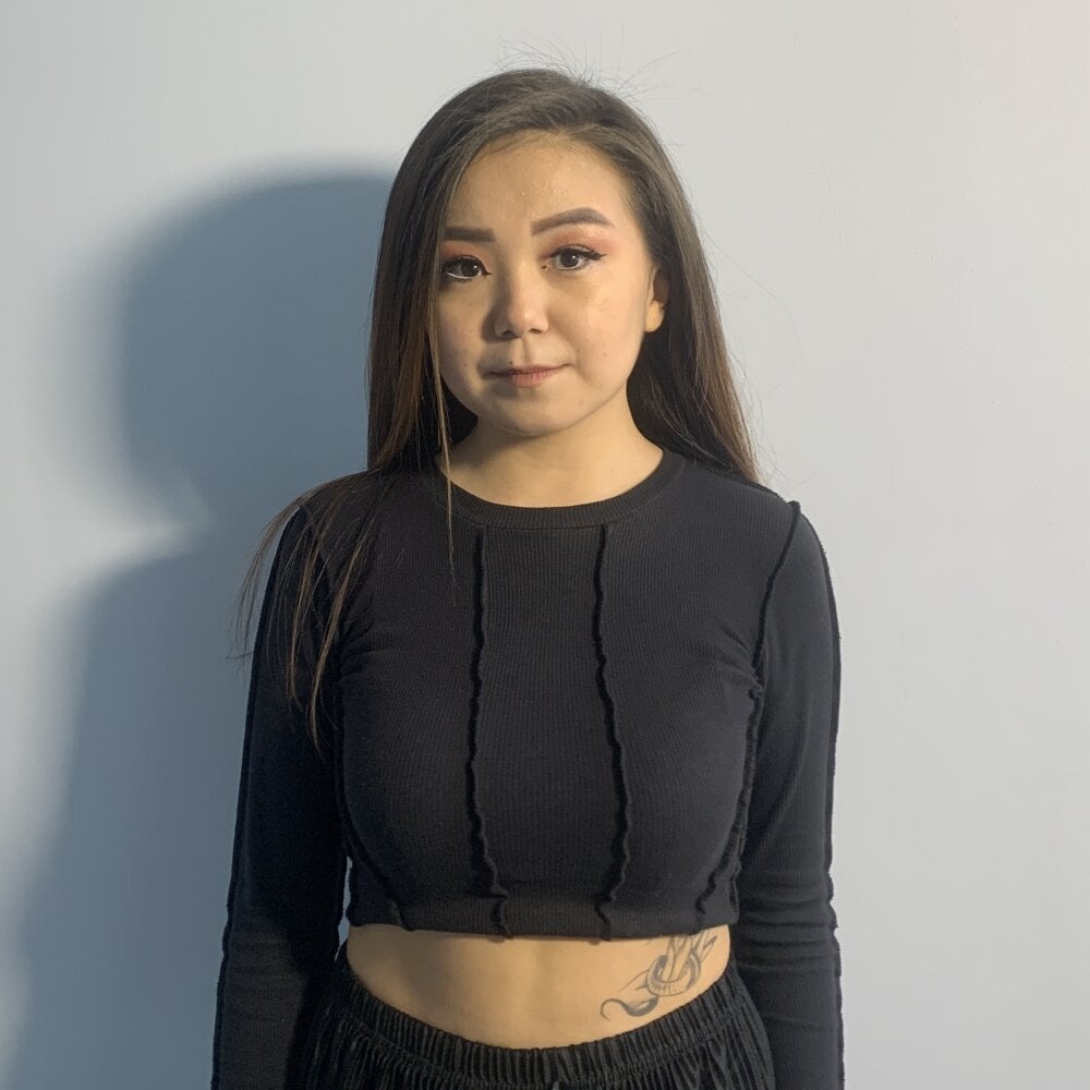 Cuter_Cutie live cam model at StripChat