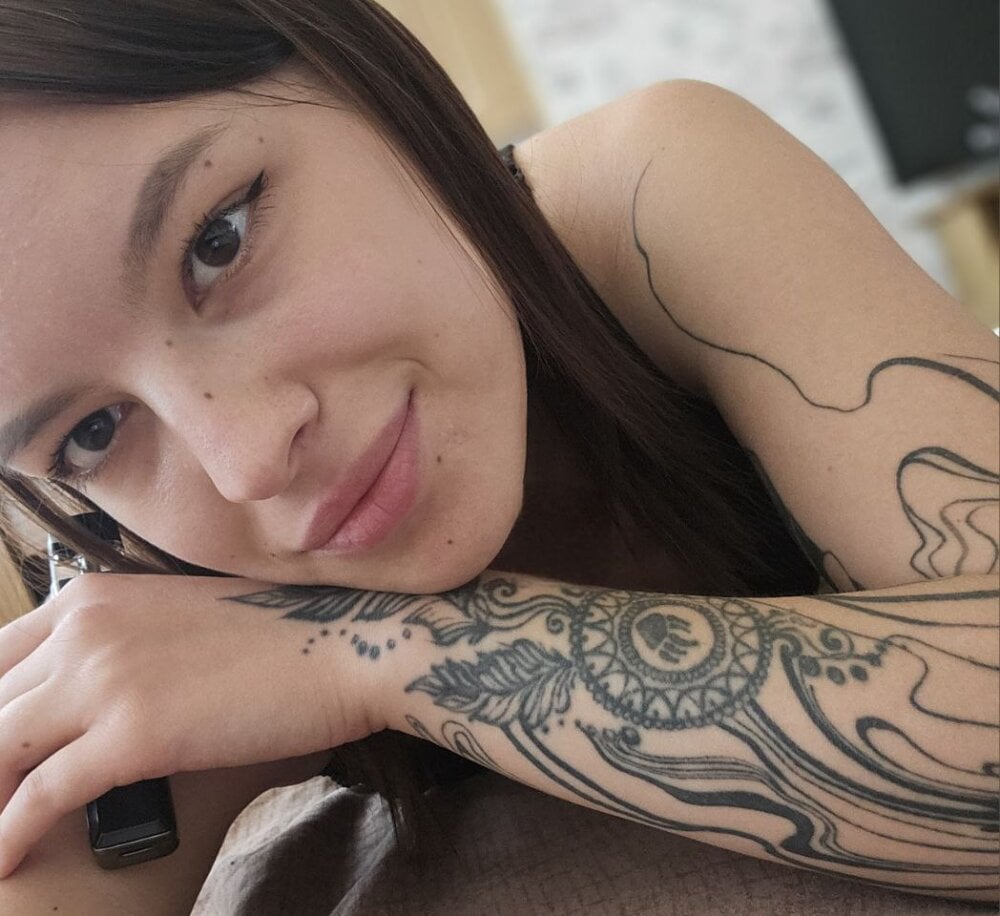 xxx-topcamgirls.com ur_shy_bambi livesex profile in small-tits cams