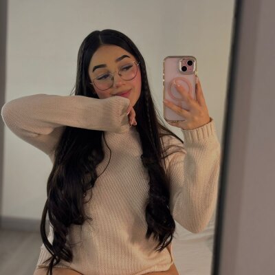 EmmilyPink_